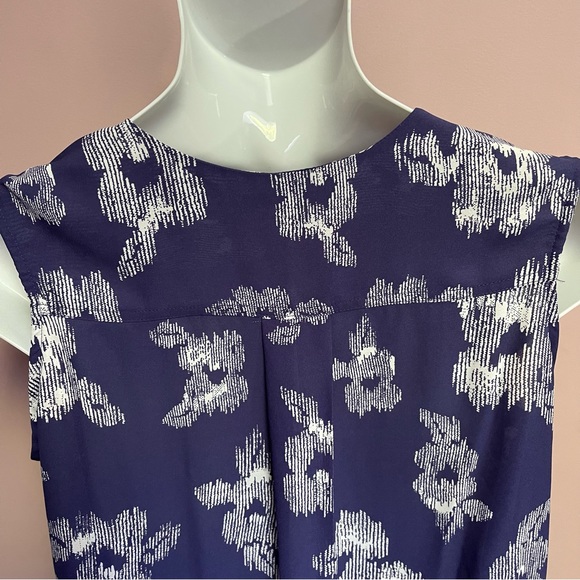 Violet + Claire Blue and White Print Sleeveless Blouse - Picture 3 of 7